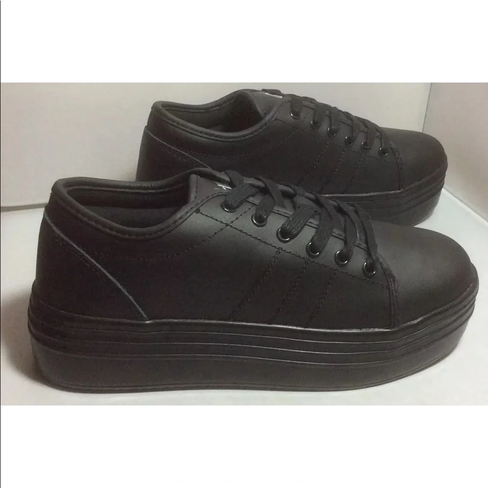 NIB CUTE TO THE CORE LEATHER FLATFORM SNEAKERS BLK